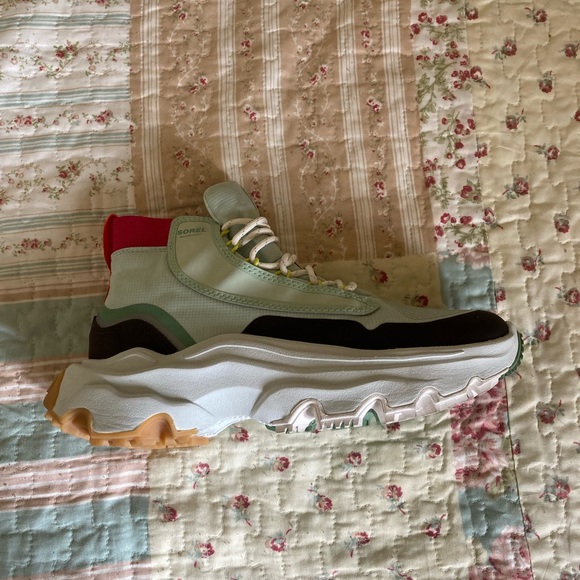 Sorel Woman’s Kinetic Breakthru Venture Mid-Boot Waterproof-Mint-Size 8 - Picture 8 of 13